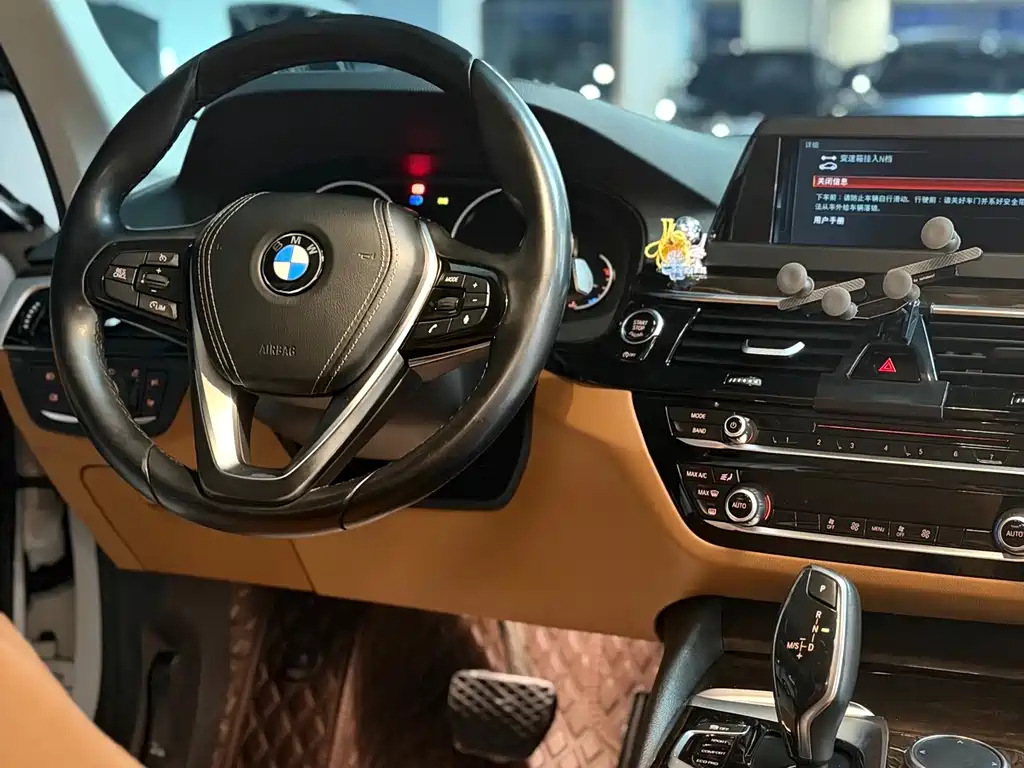 BMW 5 Series — миниатюра 9