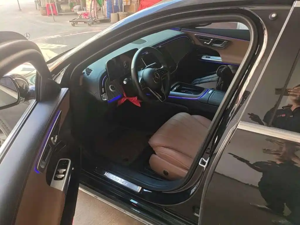 Mercedes-Benz E-Class — миниатюра 10
