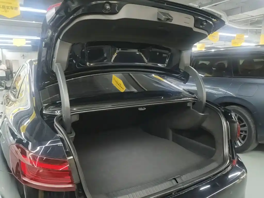 Volkswagen Passat PHEV — миниатюра 19