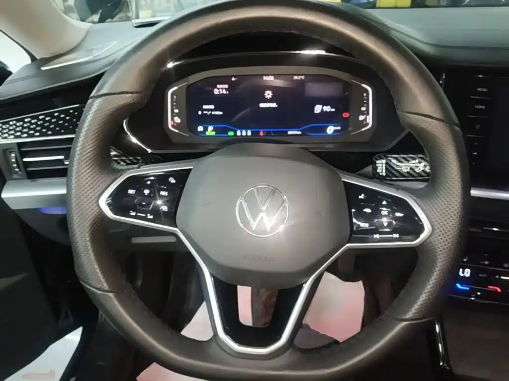 Volkswagen Passat PHEV — миниатюра 11
