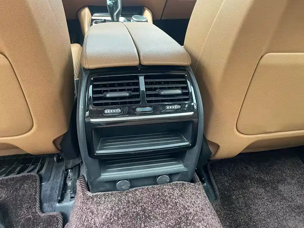 BMW 5 Series — миниатюра 17