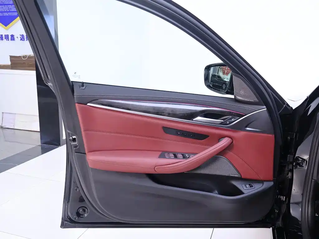 BMW 5 Series — миниатюра 18