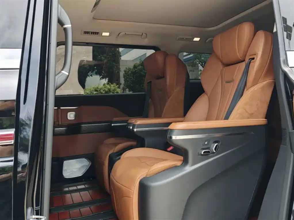 Hongqi HQ9 2023 2.0T