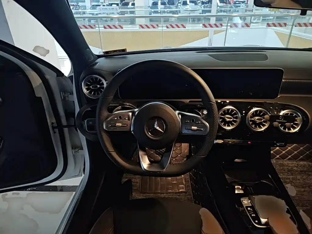 Mercedes-Benz A-Class — миниатюра 11