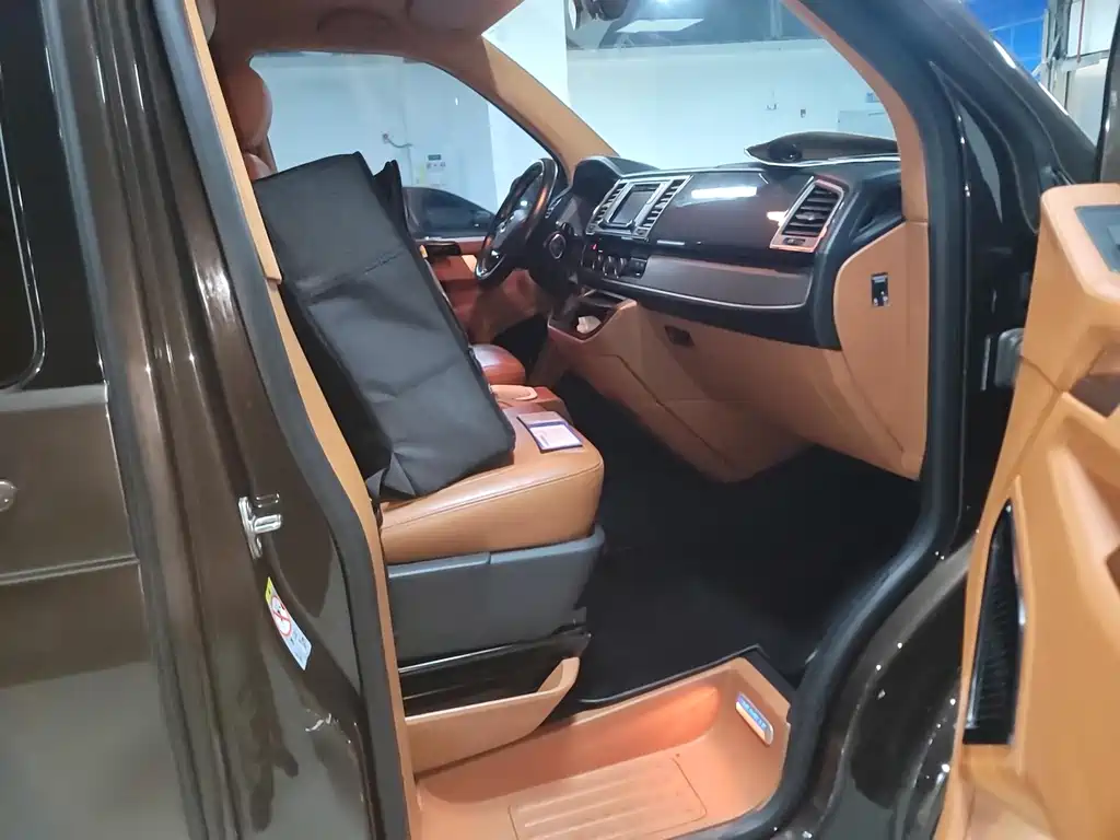 Volkswagen Caravelle — миниатюра 7