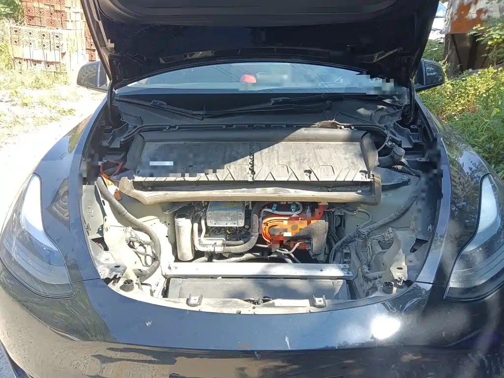 Tesla Model Y — миниатюра 16