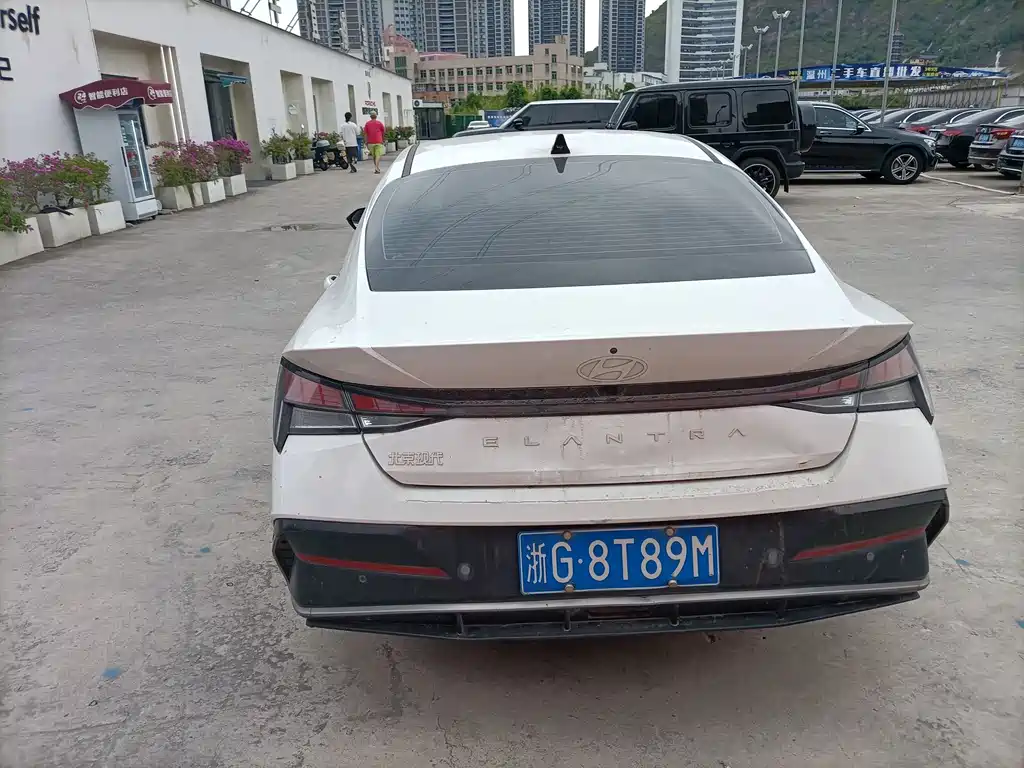 Hyundai Elantra — миниатюра 10