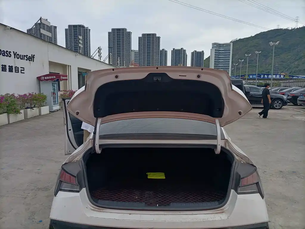 Hyundai Elantra — миниатюра 33