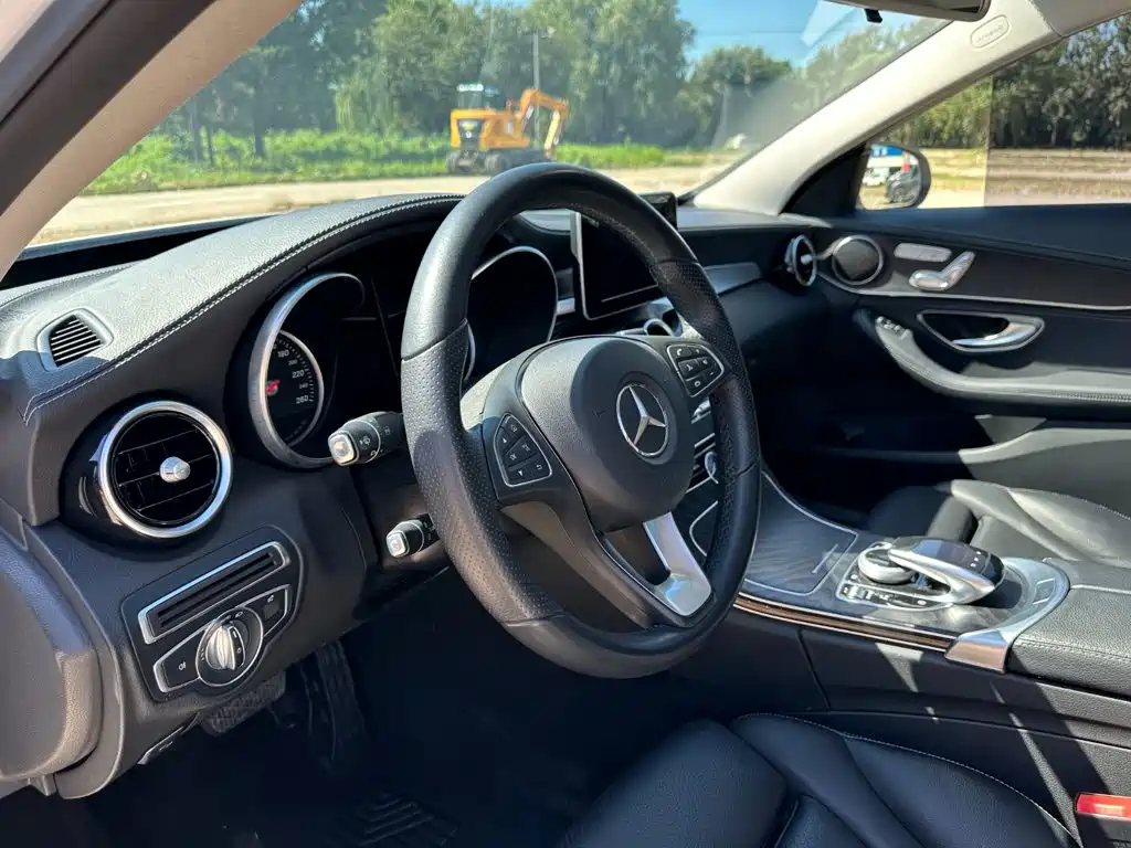 Mercedes-Benz C-Class — миниатюра 13