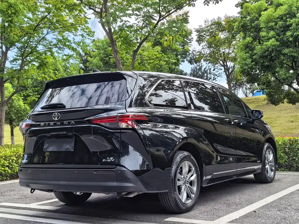 Toyota Sienna — миниатюра 18