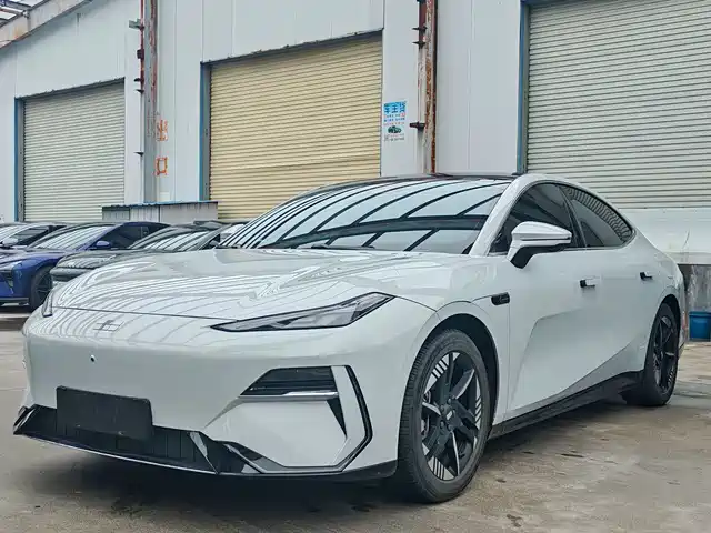2024 Geely Galaxy E8