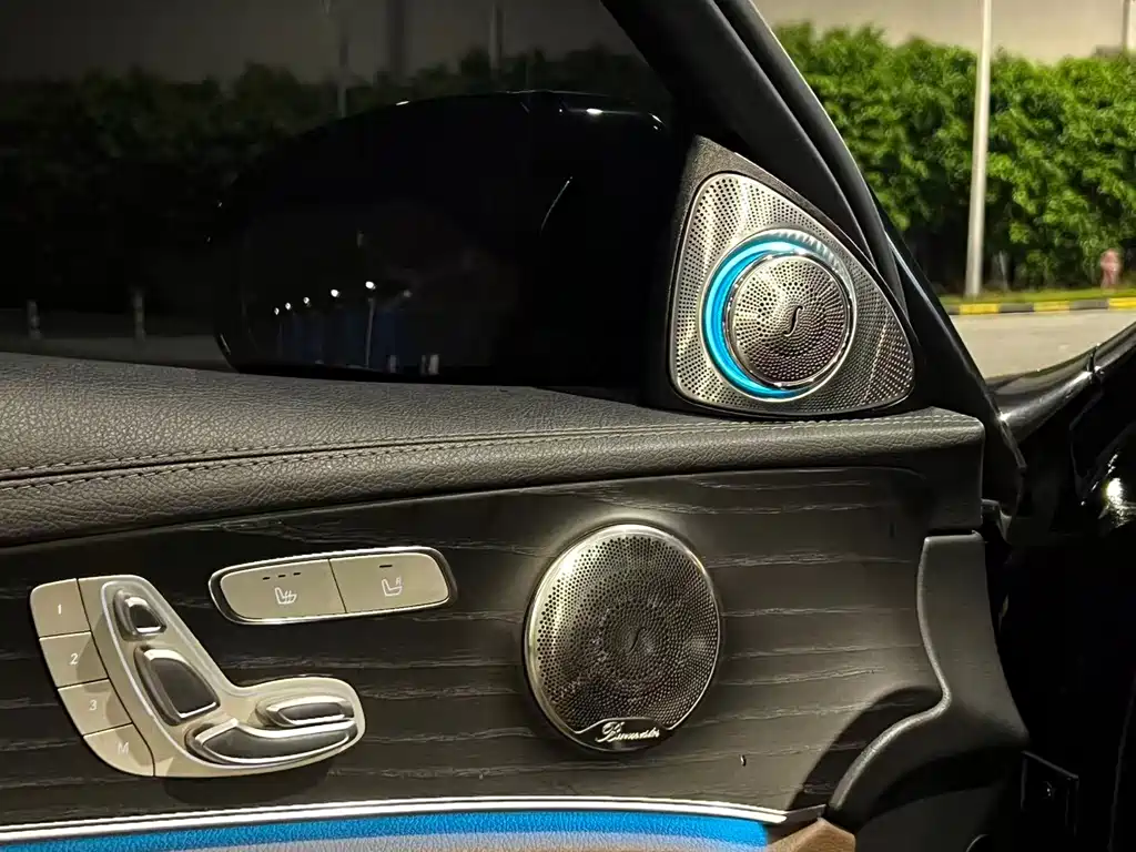 Mercedes-Benz E-Class — миниатюра 10