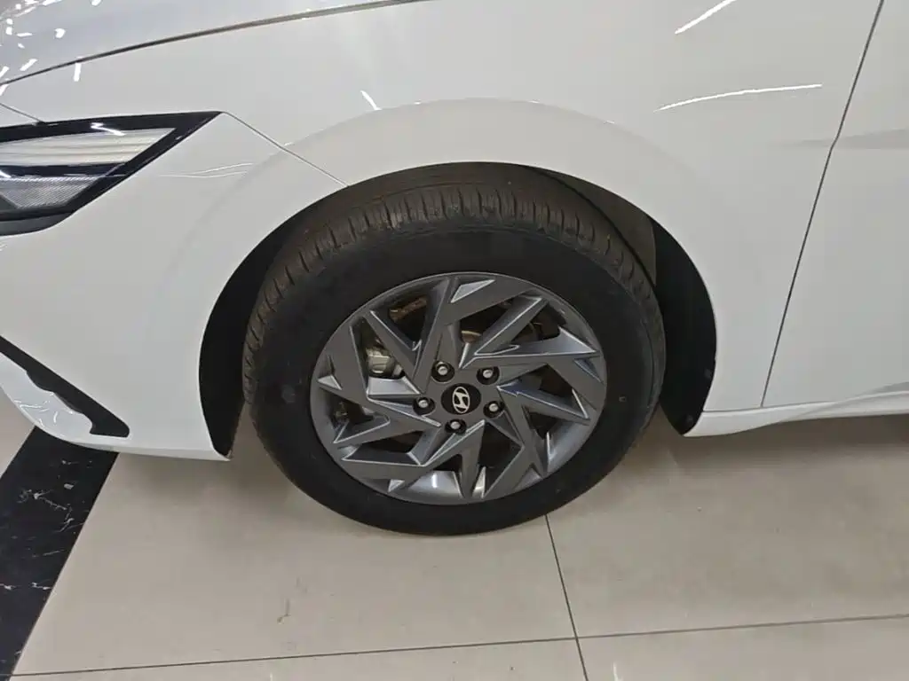 Hyundai Elantra — миниатюра 23