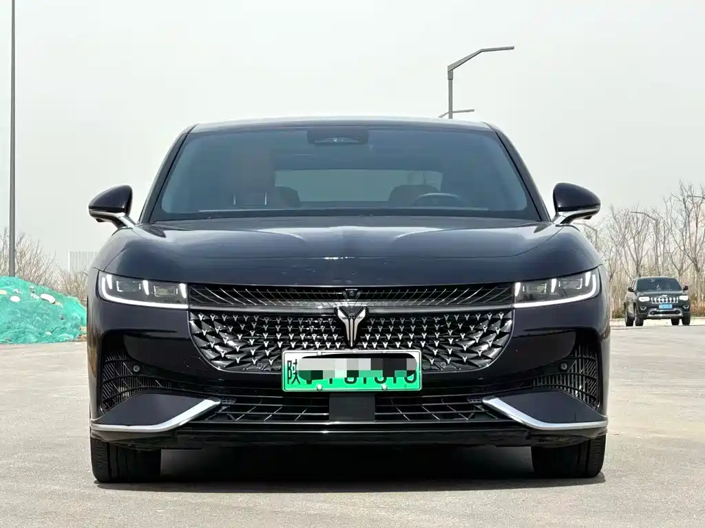 VOYAH LANTU CHASING LIGHT