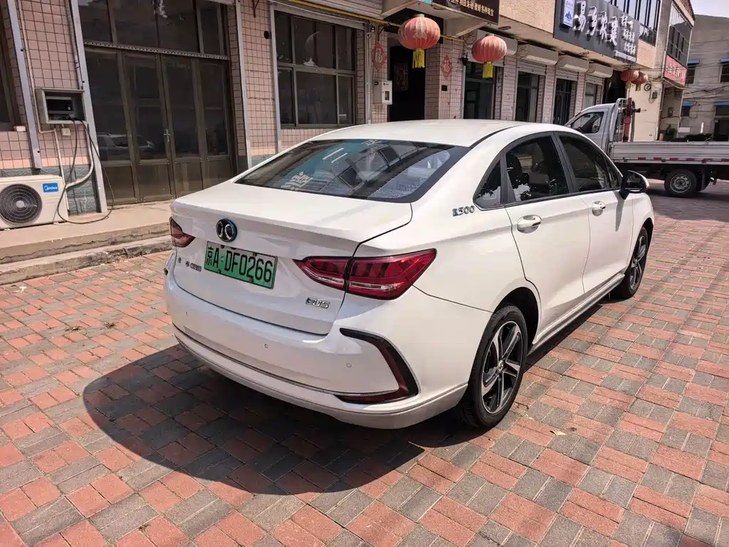 BAIC EU5 — миниатюра 3