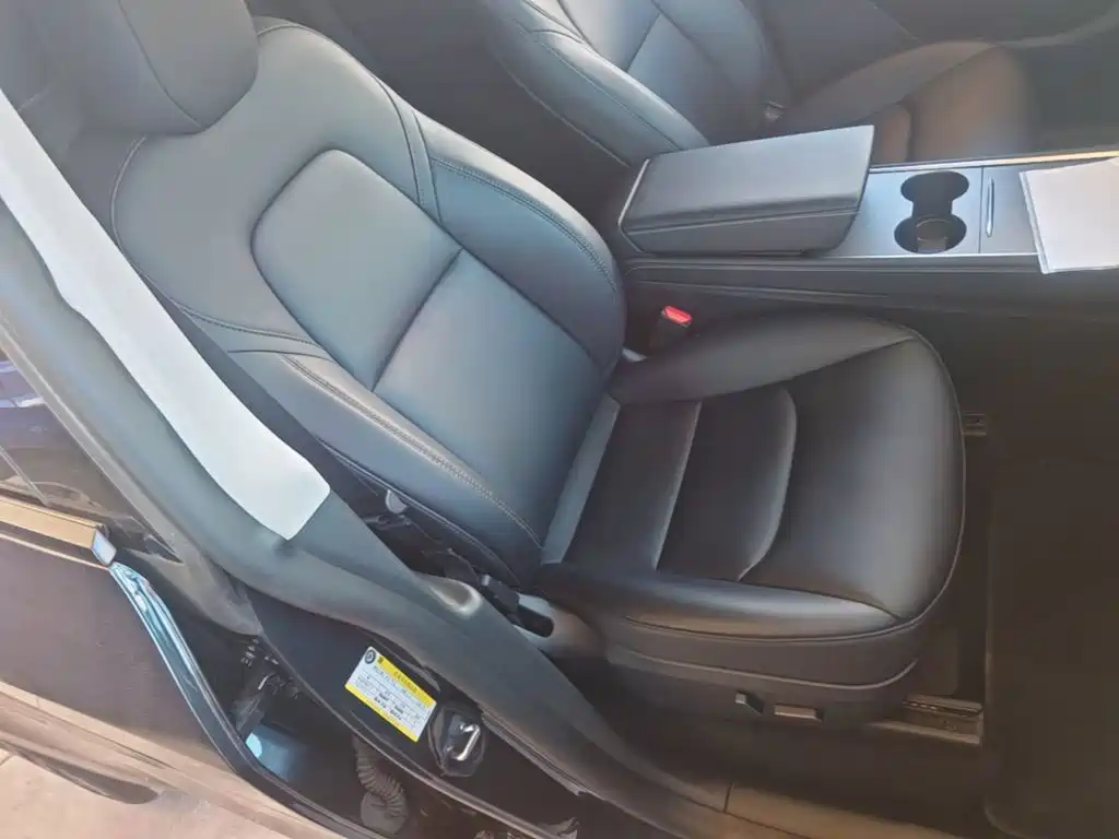 Tesla Model Y — миниатюра 25
