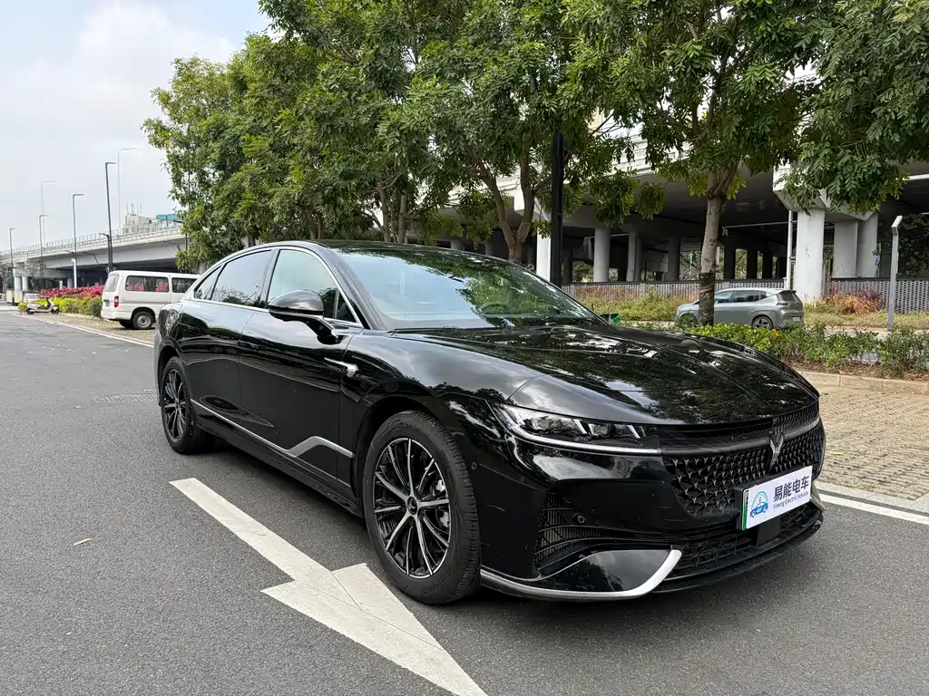 VOYAH LANTU CHASING LIGHT