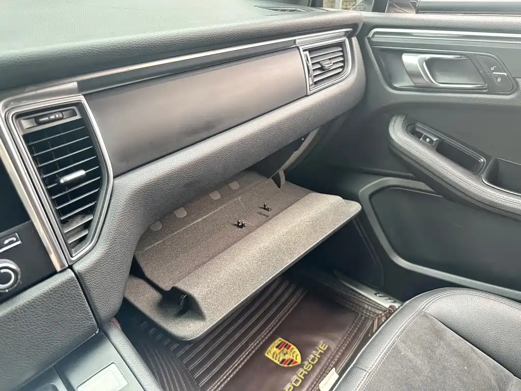 Porsche Macan — миниатюра 16