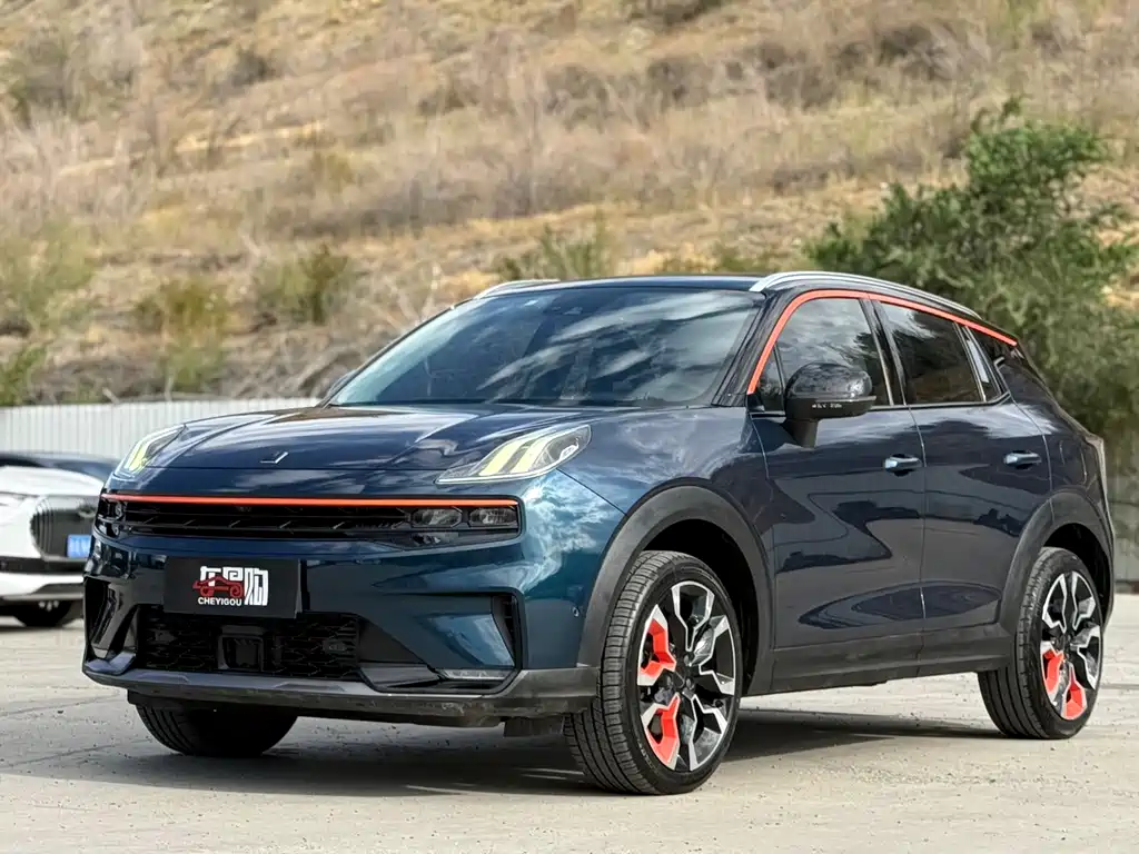 Lynk & Co 06
