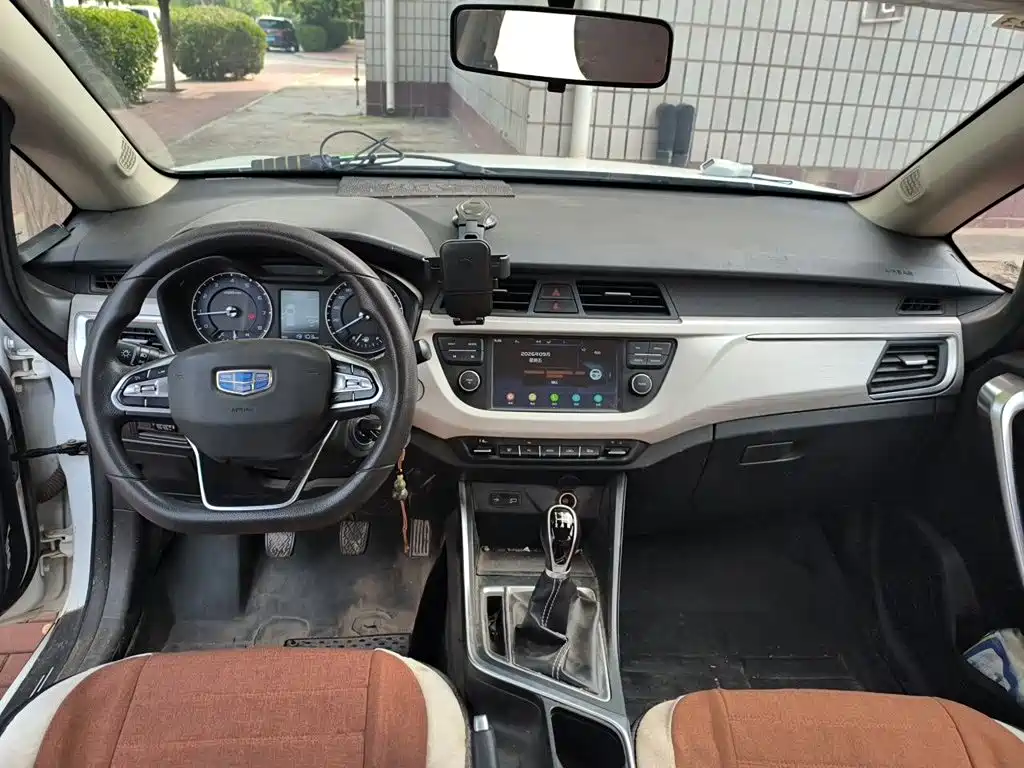 Geely Vision X3 — миниатюра 5