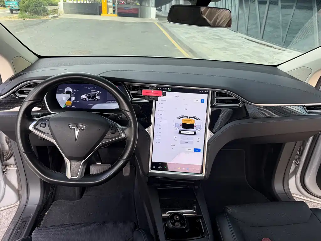 Tesla Model X — миниатюра 9