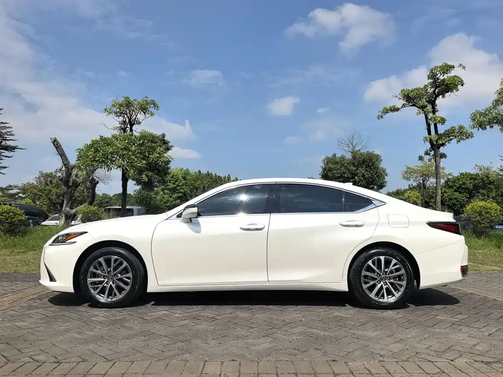 Lexus ES — миниатюра 3