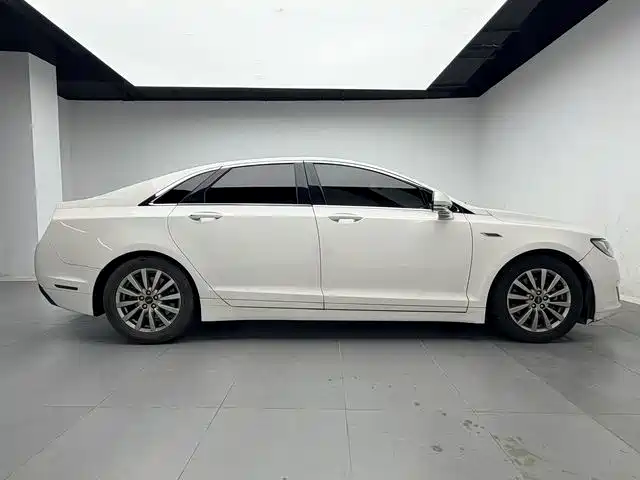 Lincoln MKZ — миниатюра 7