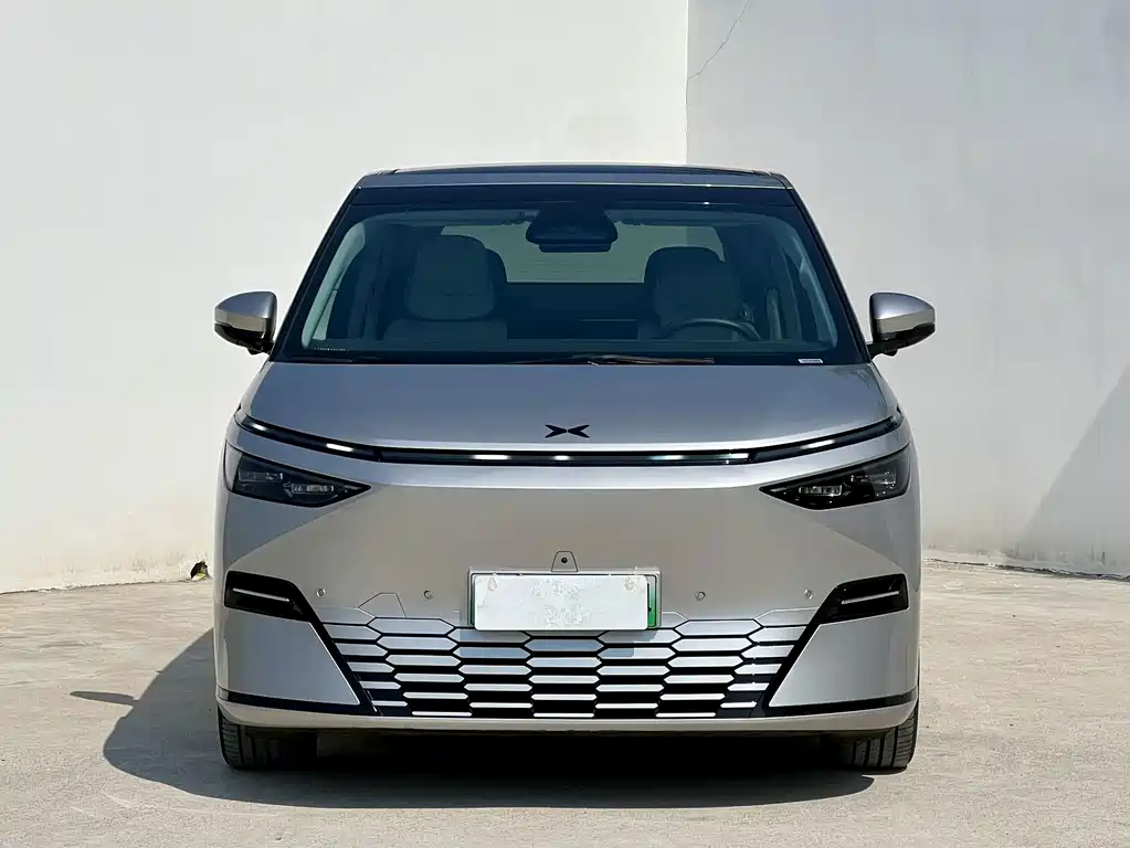XPeng X9 — миниатюра 2