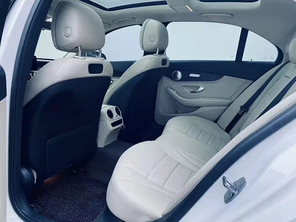 Mercedes-Benz C-Class — миниатюра 18