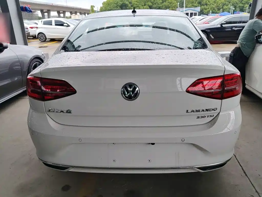 Volkswagen Lamando 2019 230TSI DSG V