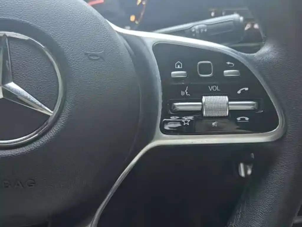 Mercedes-Benz GLB — миниатюра 8