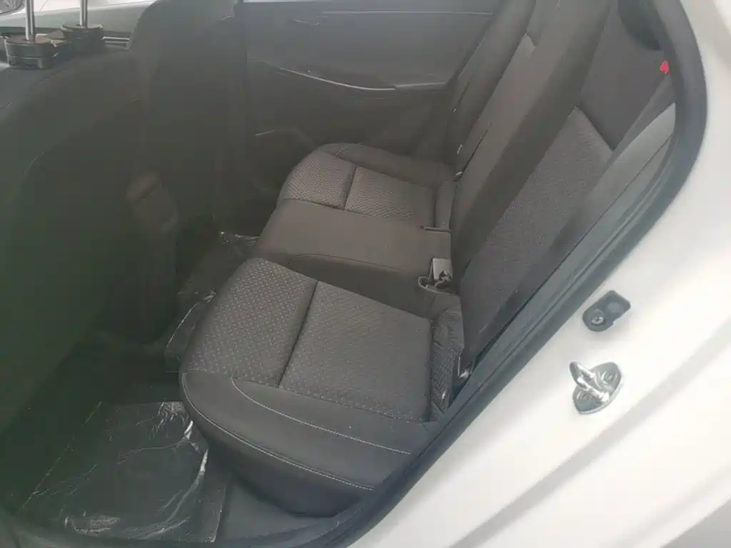 Hyundai Elantra — миниатюра 17