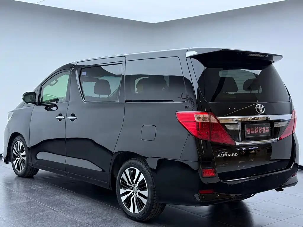 Toyota Alphard — миниатюра 15
