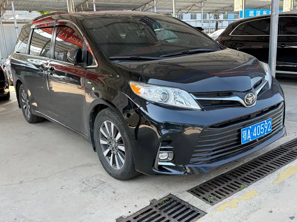 Toyota Sienna — миниатюра 3