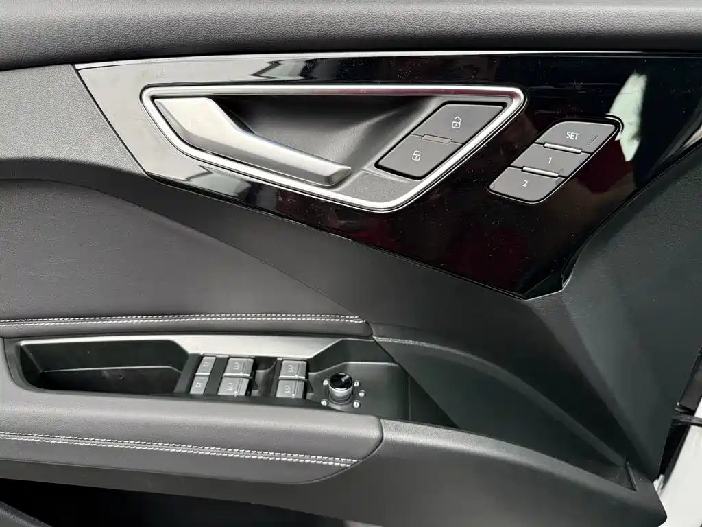 Audi Q4 e-tron — миниатюра 7