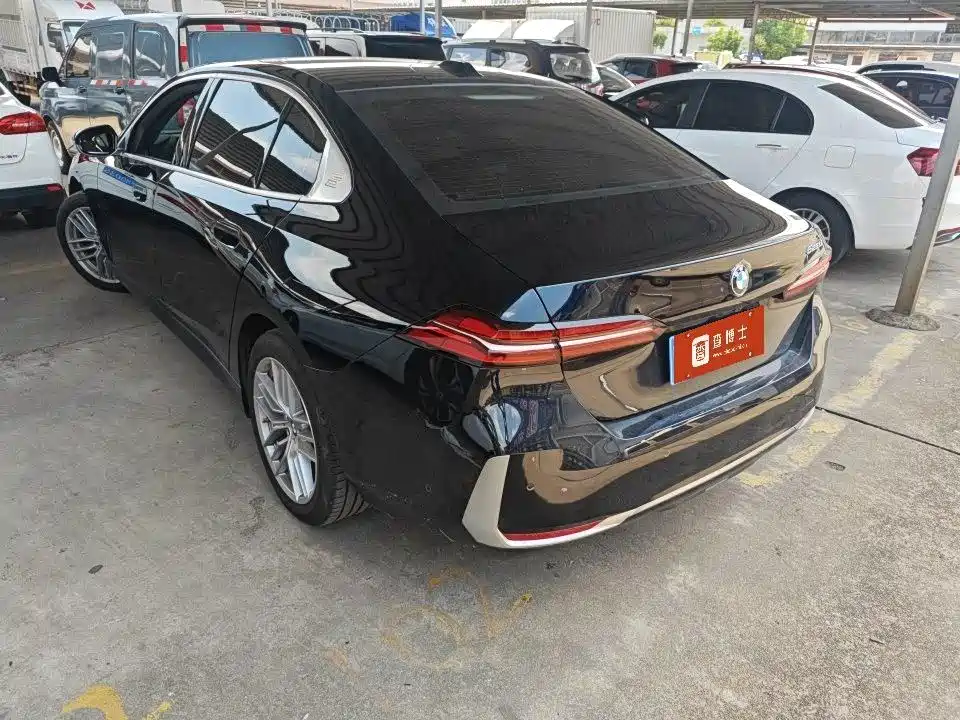 BMW 5 Series — миниатюра 6