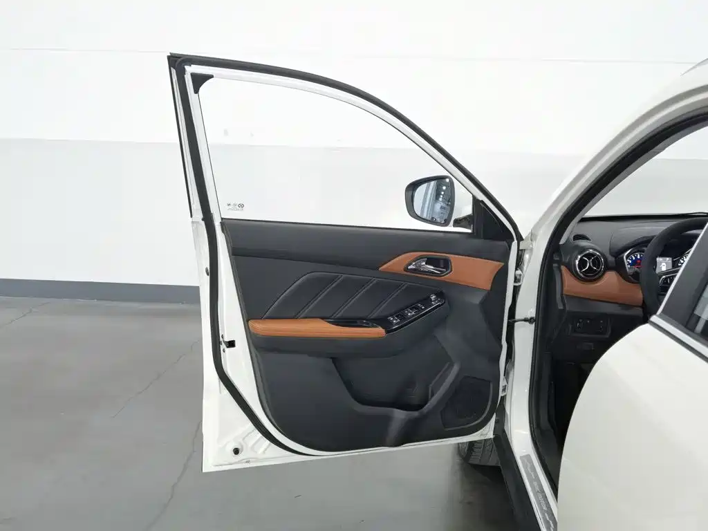 BAIC Senova X35 — миниатюра 8
