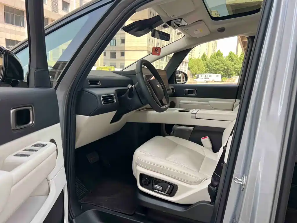 Li Auto MEGA 2025 Home