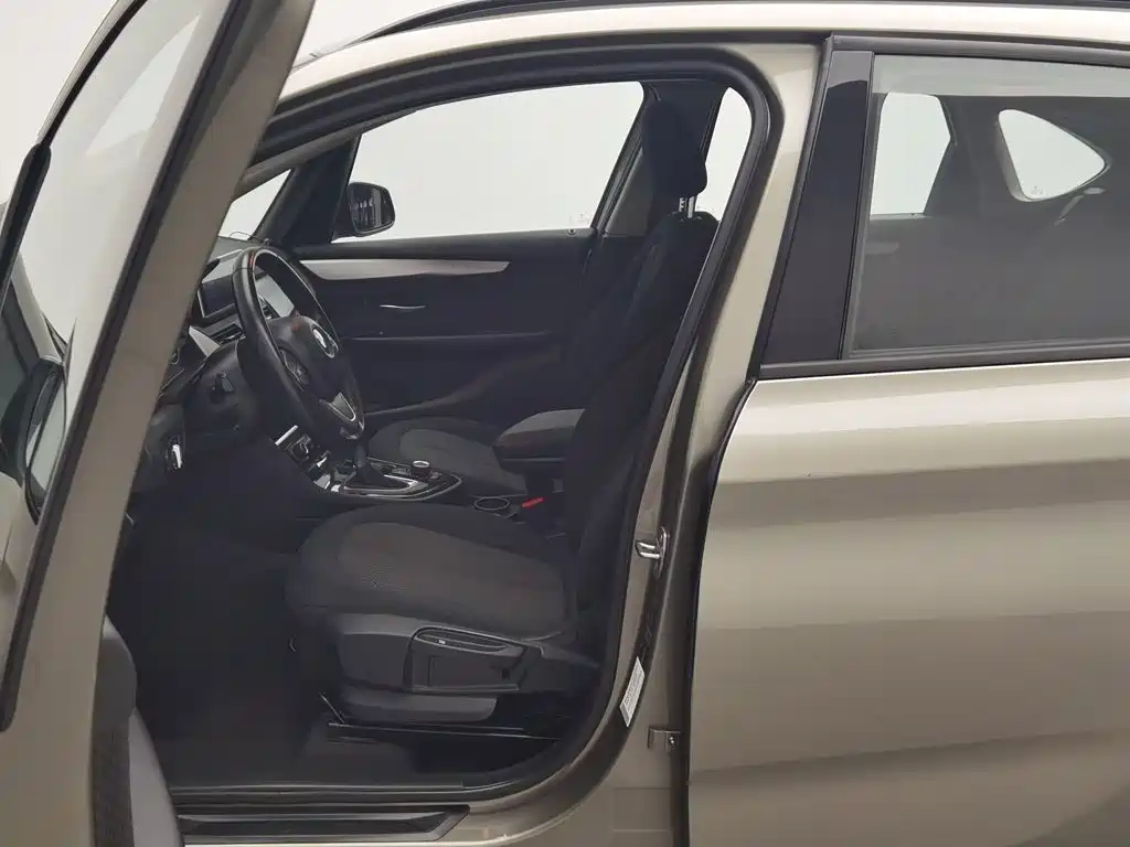 BMW 2 Series Active Tourer — миниатюра 10