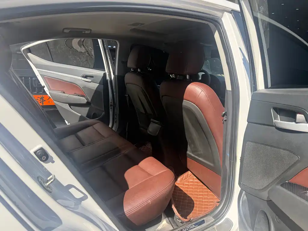 Hyundai Elantra — миниатюра 9