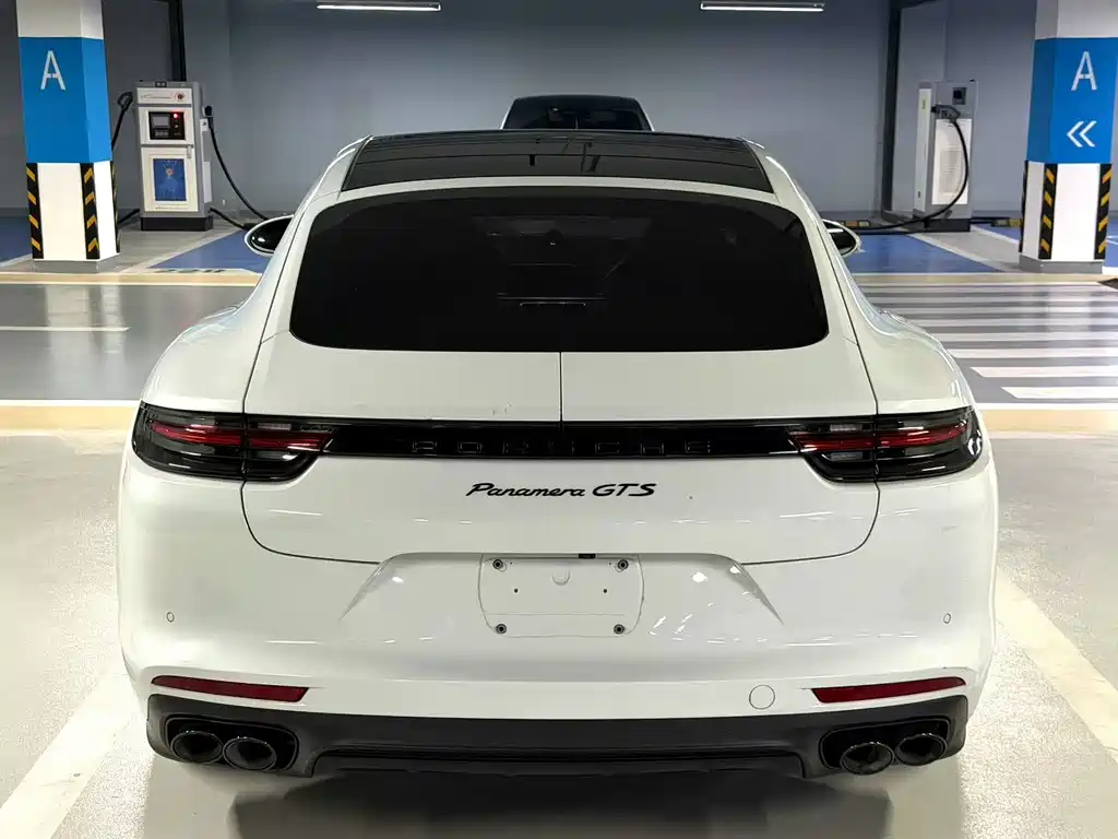 PORSCHE PANAMERA