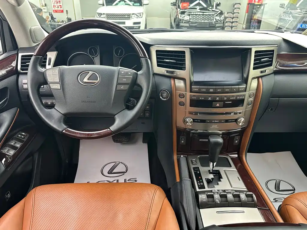 Lexus LX — миниатюра 6
