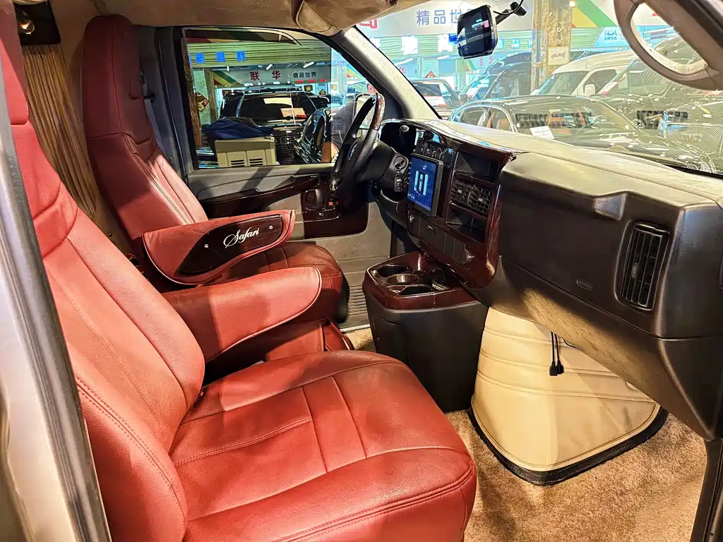 GMC Savana — миниатюра 16