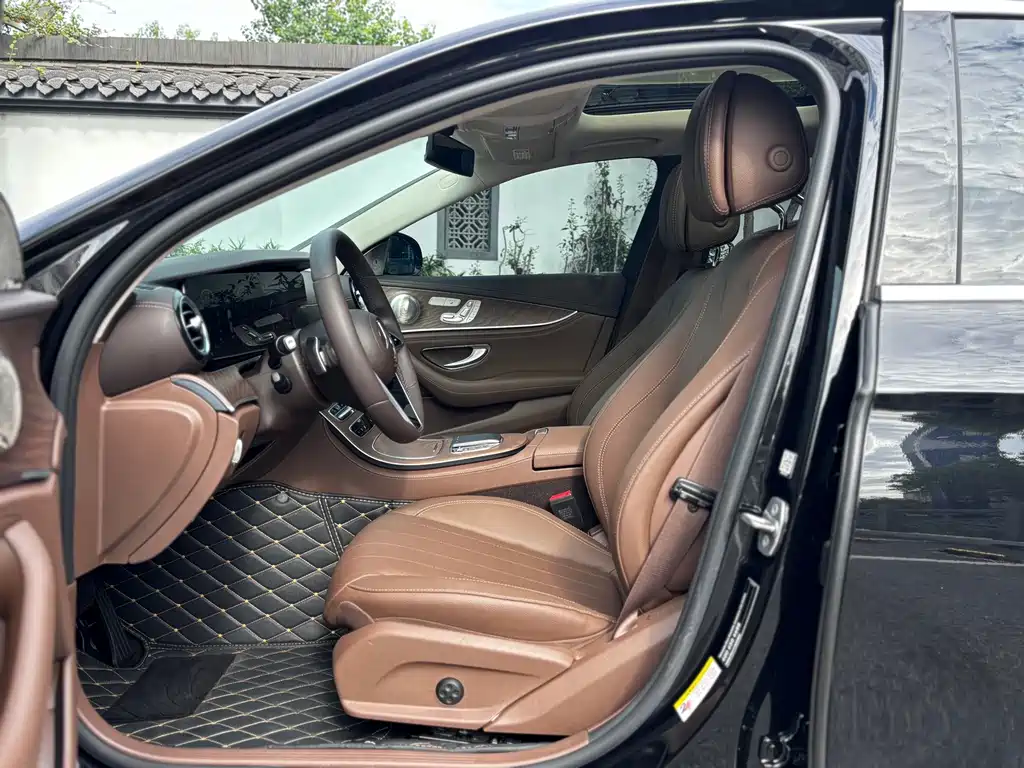 Mercedes-Benz E-Class — миниатюра 11