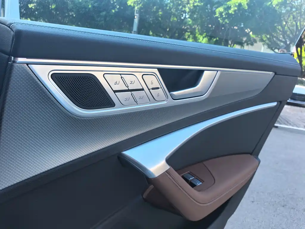 Audi A7L — миниатюра 12