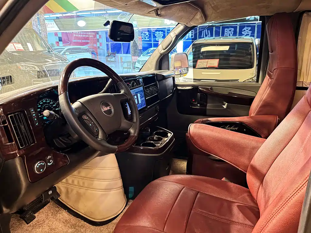 GMC Savana — миниатюра 11
