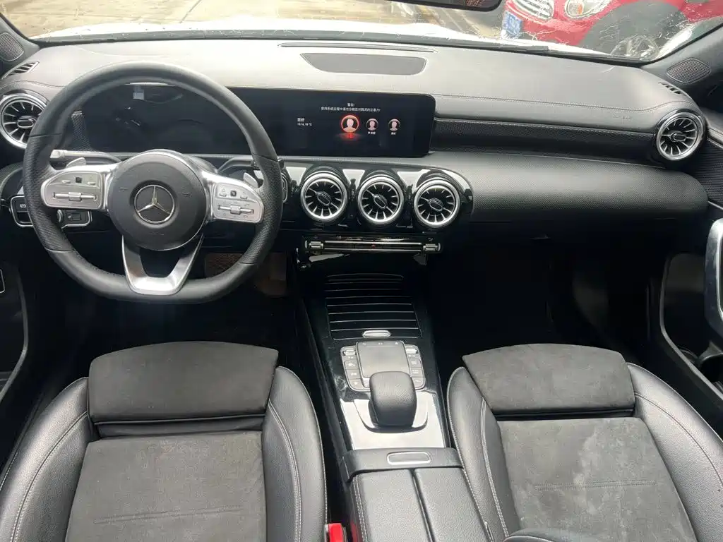 Mercedes-Benz A-Class — миниатюра 8