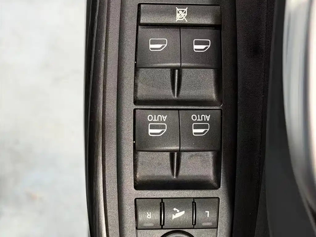 Jeep Cherokee (Import) — миниатюра 5