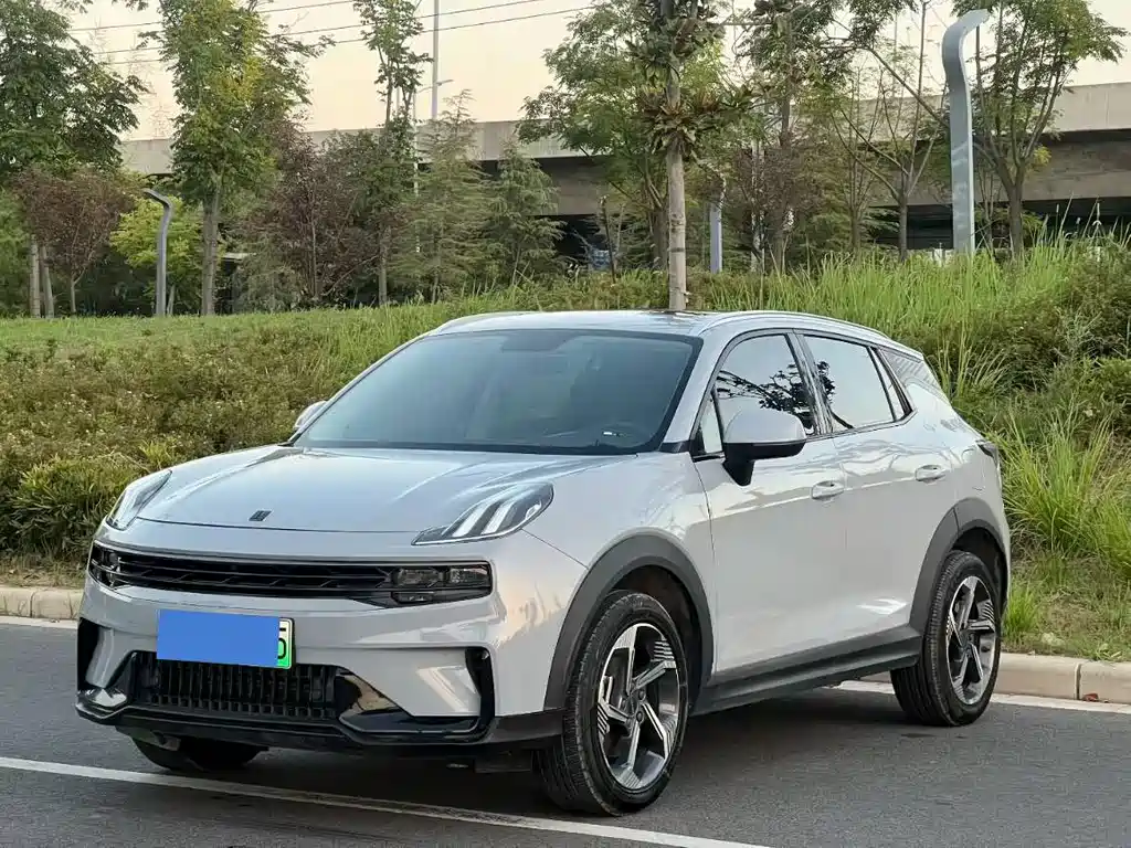 Lynk & Co 06