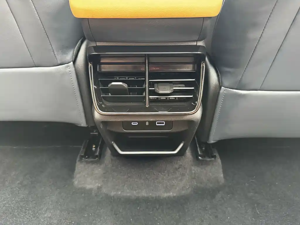 Geely Boyue L — миниатюра 17